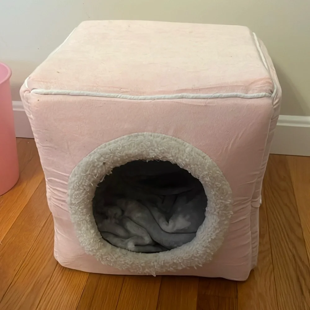 pink cube cat/small dog bed